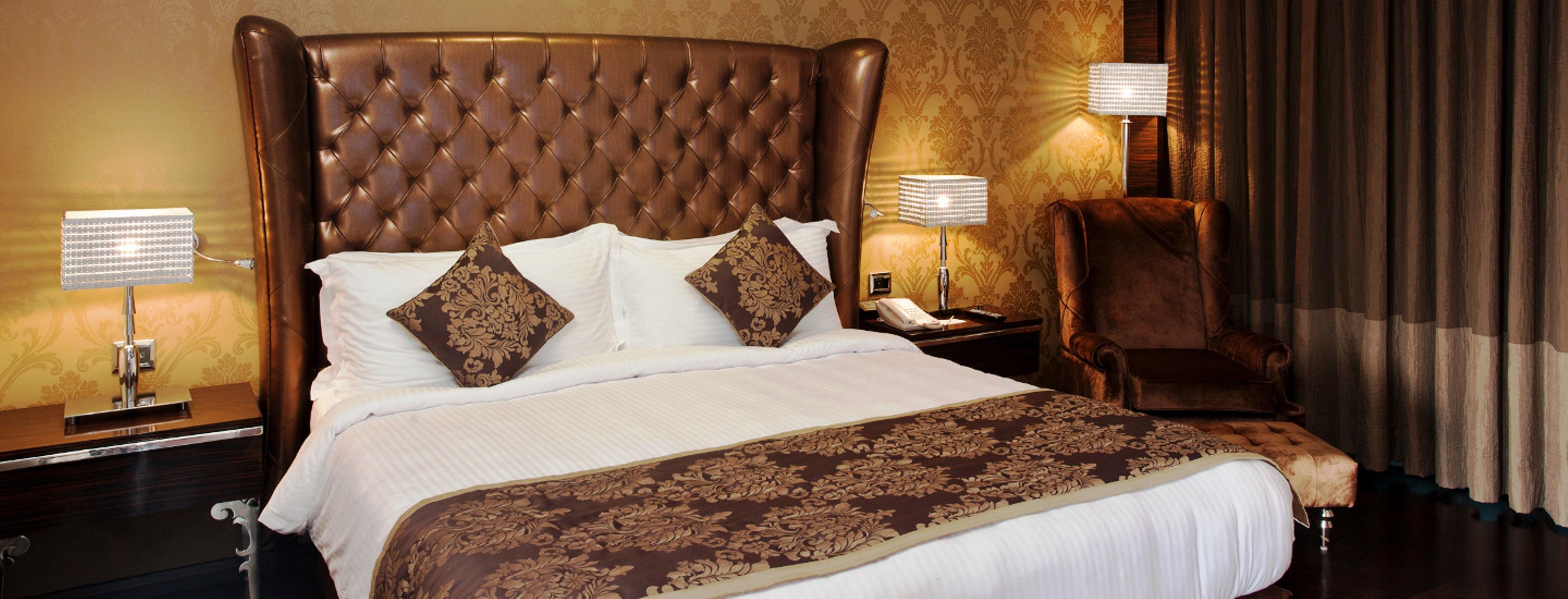 Radisson Blu Hotel New Delhi Paschim Vihar Exterior foto A bed runner