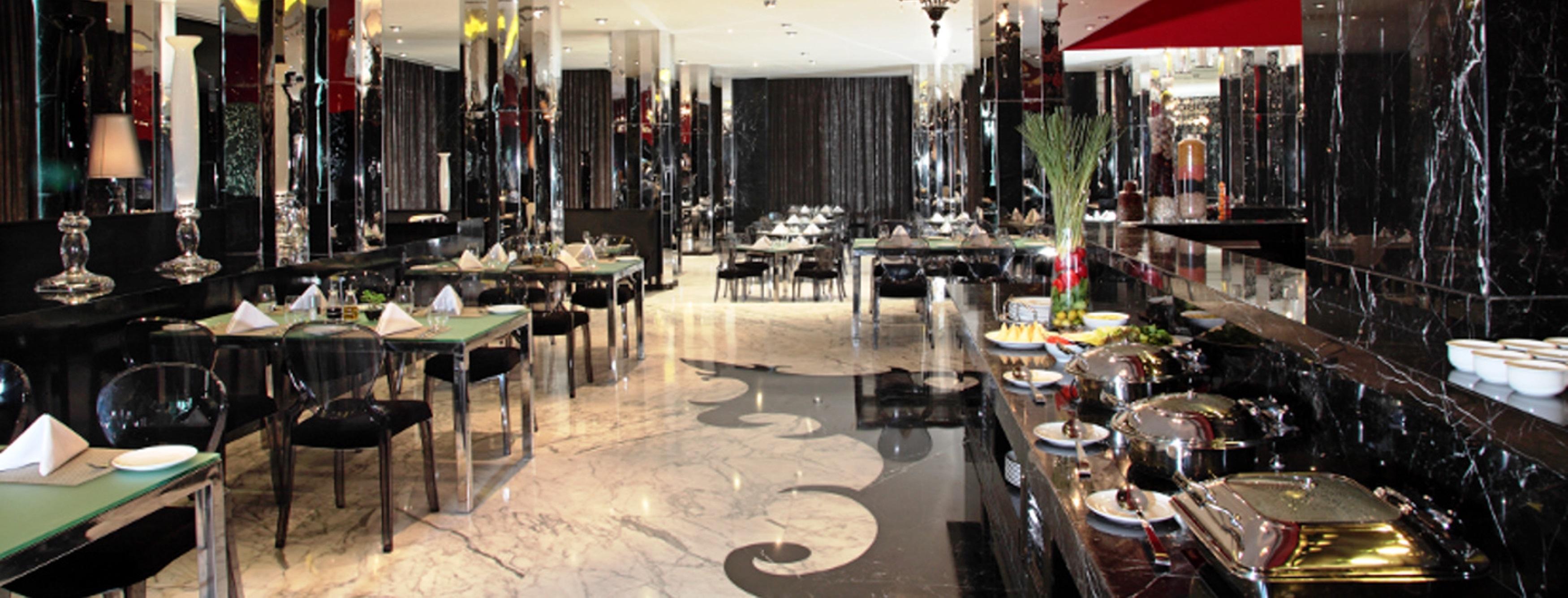 Radisson Blu Hotel New Delhi Paschim Vihar Exterior foto The restaurant