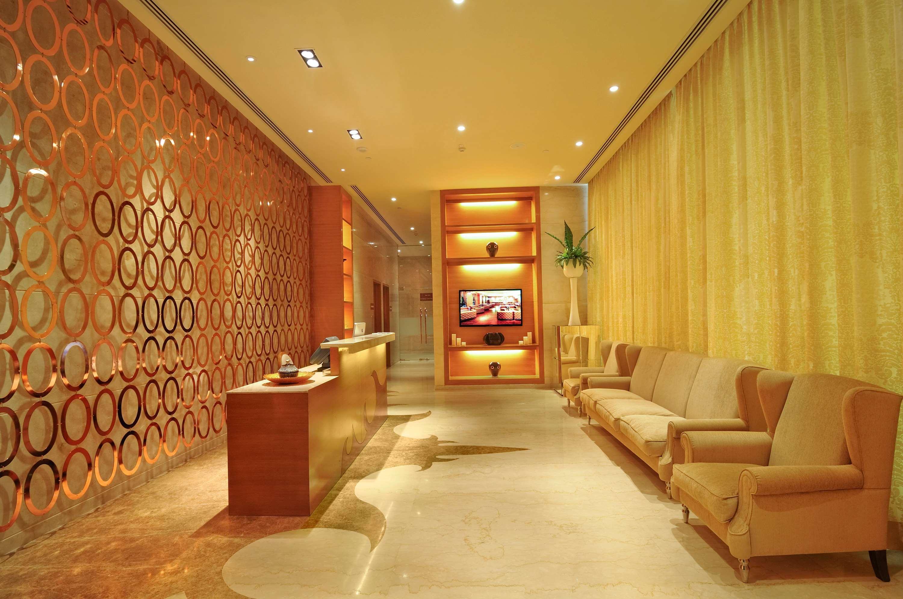 Radisson Blu Hotel New Delhi Paschim Vihar Exterior foto The lobby of the spa at the Taj Mahal Palace, Mumbai