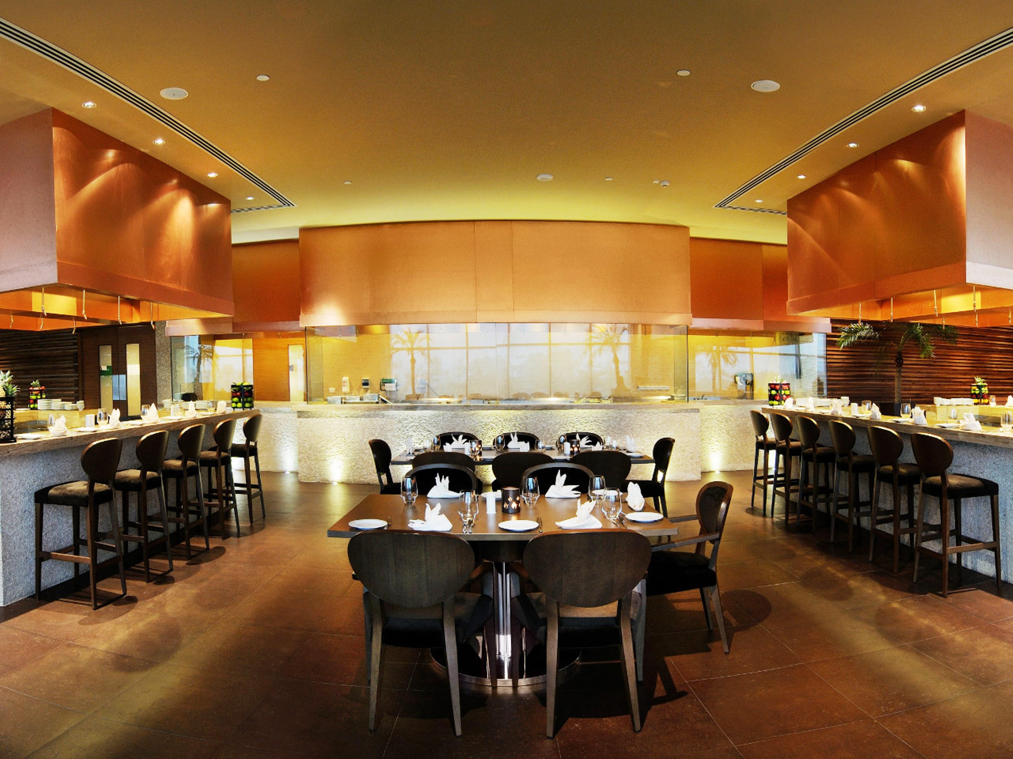 Radisson Blu Hotel New Delhi Paschim Vihar Exterior foto The interior of the restaurant