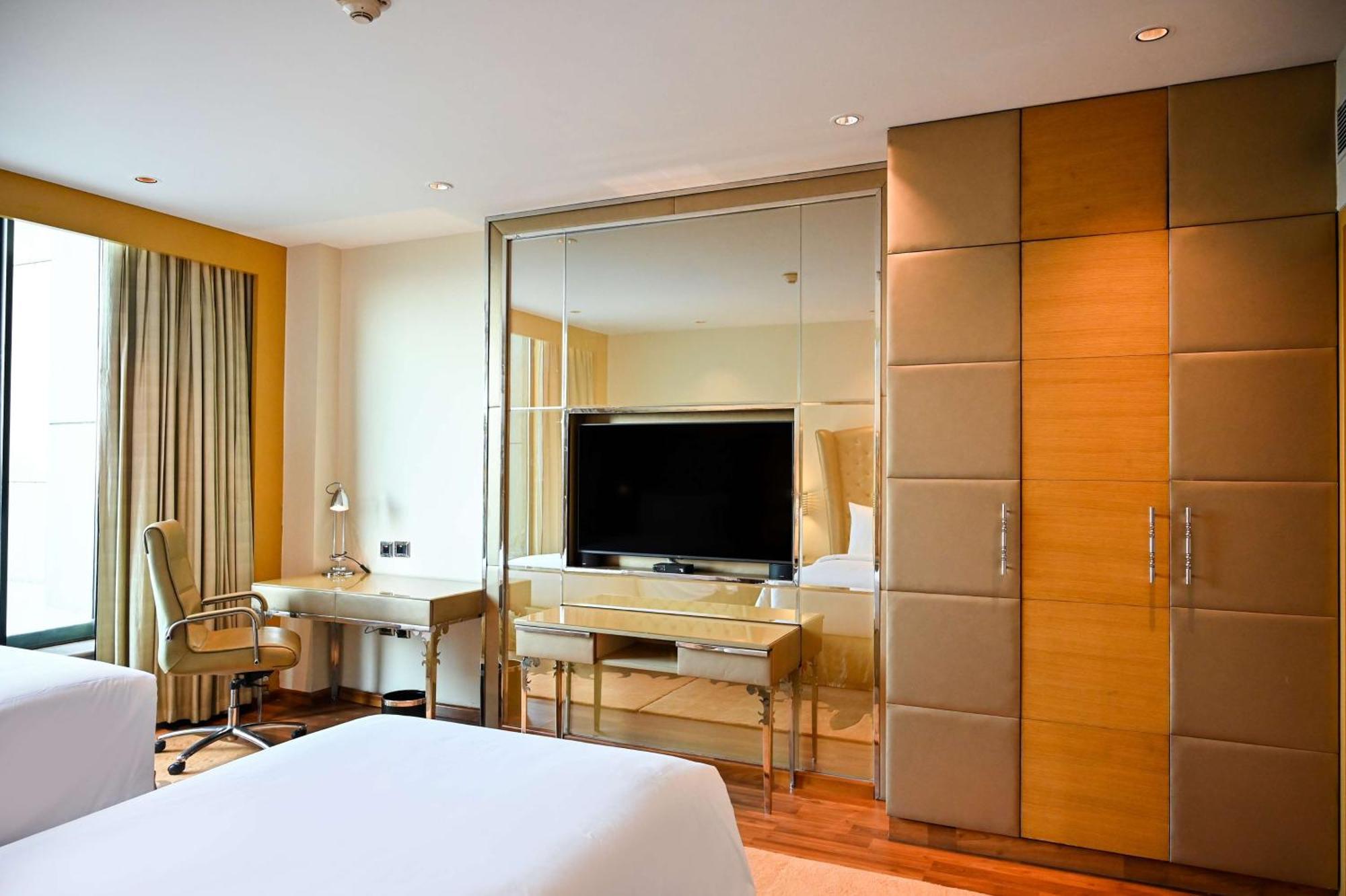 Radisson Blu Hotel New Delhi Paschim Vihar Exterior foto