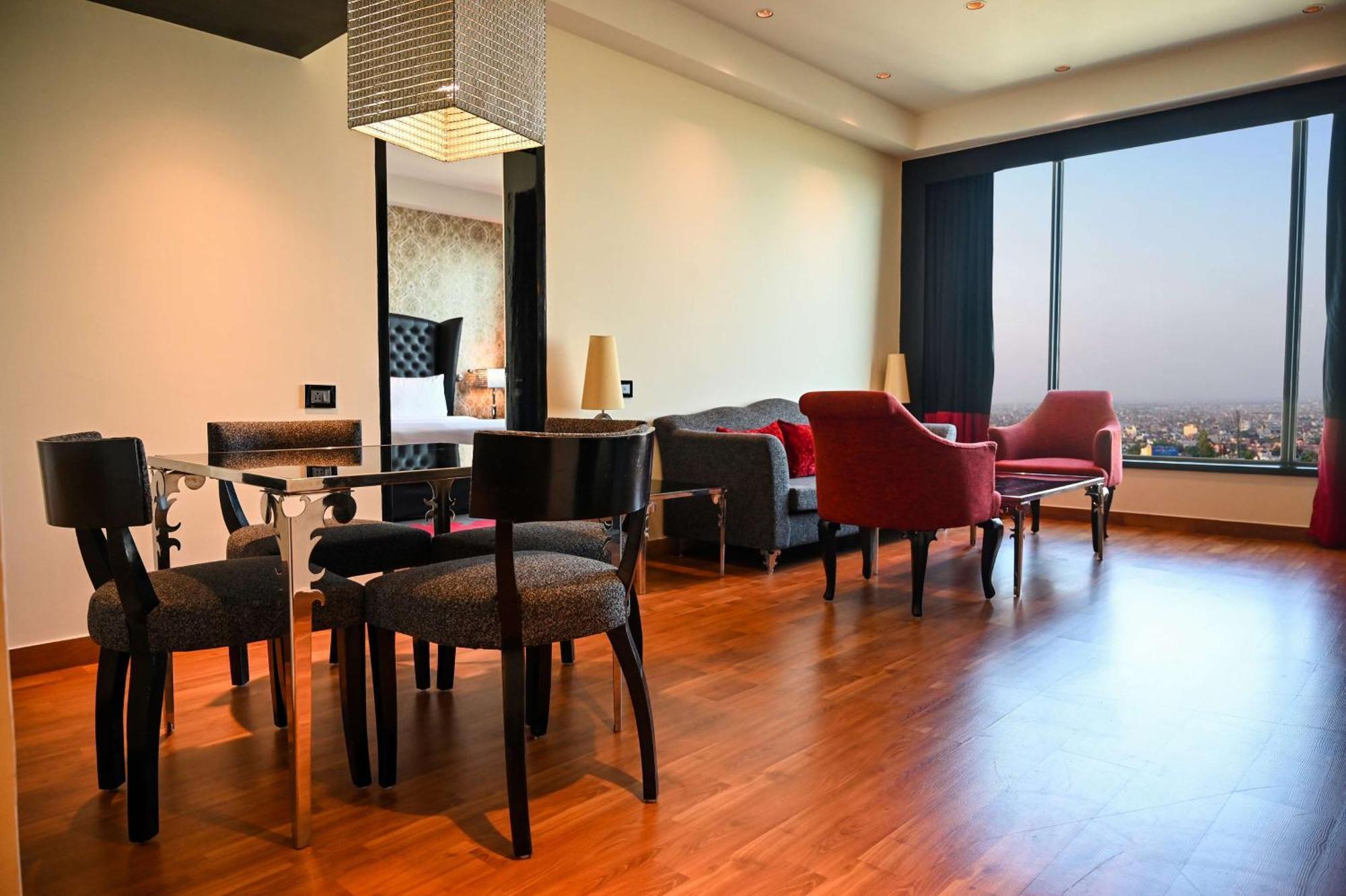 Radisson Blu Hotel New Delhi Paschim Vihar Exterior foto