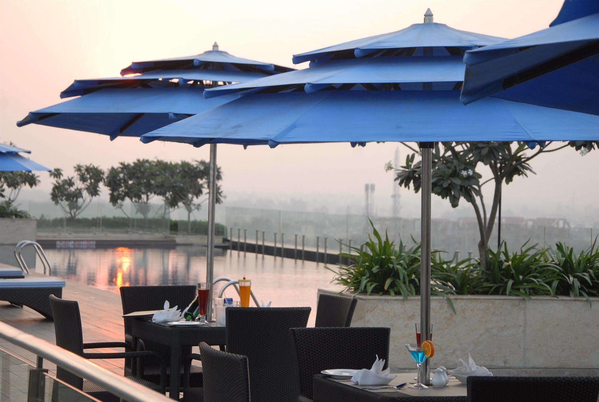 Radisson Blu Hotel New Delhi Paschim Vihar Exterior foto The Park, New Delhi